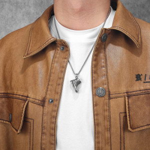 Vue Portee Collier Punk Rock Boot "Le Pogo"