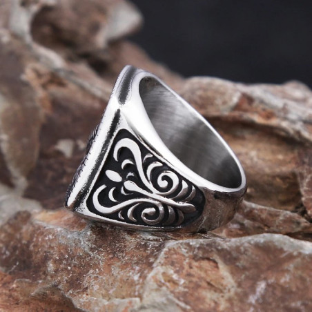 Vue coté de la Bague Rock Goth Scorpion Le Gardien du Secret