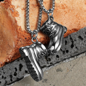 Vue du Collier Punk Rock Boot Le Pogo