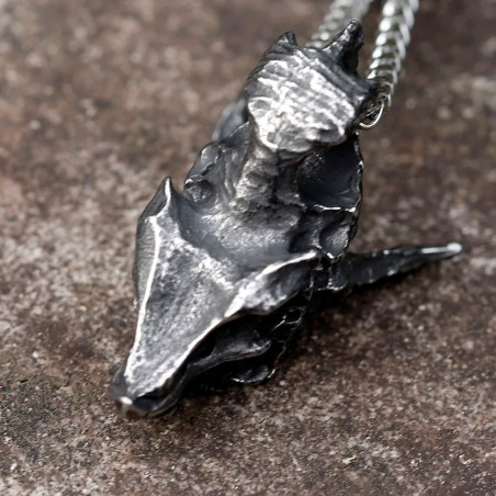 Vue de dessous du Collier Tête de Mort Dragon - Crâne Draconique Ancestral