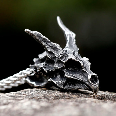 Vue de Coté Collier Tête de Mort Dragon - Crâne Draconique Ancestral