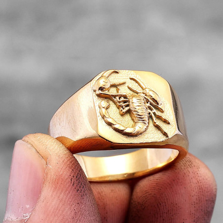 Bague Scorpion Chevalière "ANTARES" - L'Élégance Mortelle Couleur Or