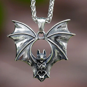 Collier Rock Goth Chauve-Souris "Le Comte"