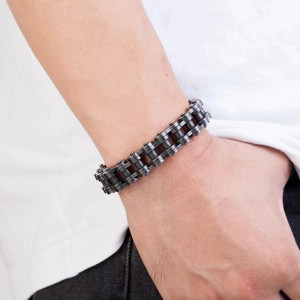 Vue portee Bracelet Moto Biker - Chaîne d’Acier Brut