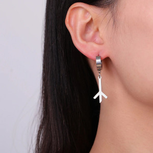 Vue portee Boucles d’Oreilles Viking "Rune de l’Axe Sacré" Couleur Argent