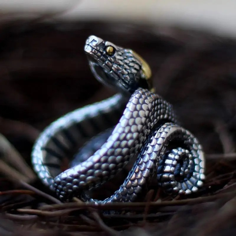 Vue de Face Bague Serpent Anneau Ajustable "BASILISK Le Roi des Reptiles"