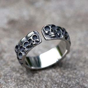 Vue Arrierre Bague Tête de Mort "CATACOMBS" - La Danse Macabre !