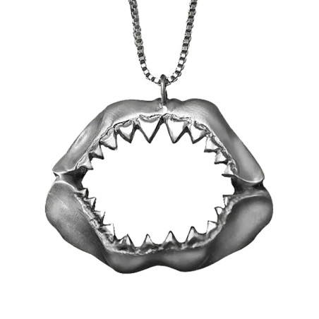 Vue generale Collier Mâchoire de Requin "Le Mégalodon"