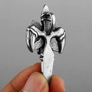 Vue Arrierre Collier Tête de Mort Dague Royale Fleur de Lys