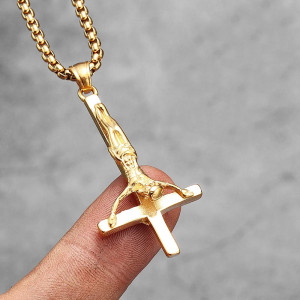 Pendentif Croix Anti-Christ "Renversement Sacrilège" Couleur or