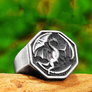 Avant Vue portee Bague Viking Cheval Sacré d’Odin