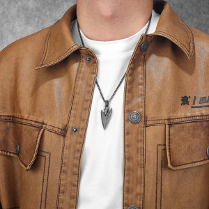 vue portee Collier Viking - Flèche du Guerrier des Fjords