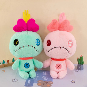 Vue De face Peluche Gotht "Poupée Vaudou Scrump Macabre"
