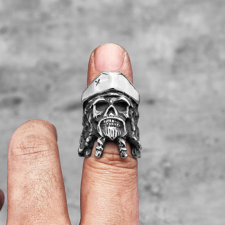 Vue portee Bague Pirate - Capitaine Skull