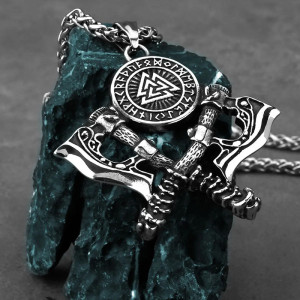 vue de face Collier Viking 'Haches du Valknut d’Odin'