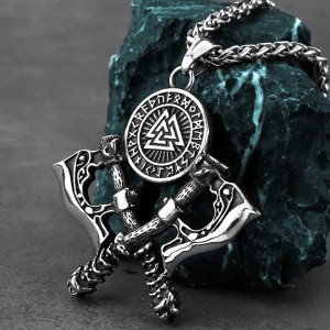 VUe Laterale Collier Viking 'Haches du Valknut d’Odin'
