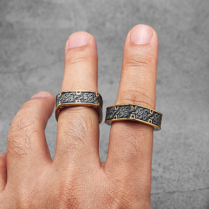 Vue portee Bague Rock "Anneau des Entrelacs du Serment" - 2 coulerus au choix !