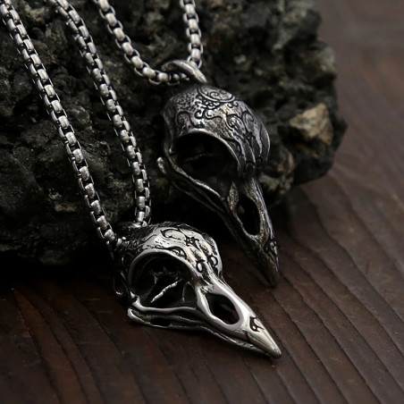 Collier Tête de Mort Corbeau Gothique "Crâne Gravé du Veilleur Funèbre" - 2 modèels au choix !