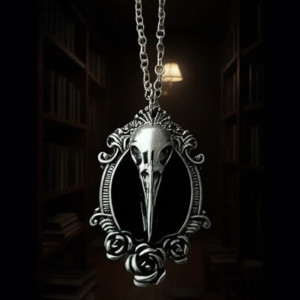 Collier Gothique Corbeau "Médaillon du Silence Éternel"