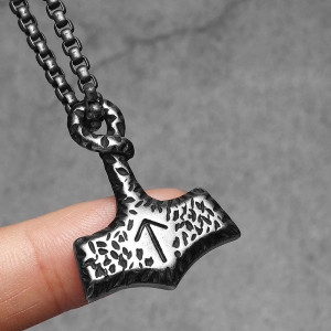 Vue de Face Collier Viking Marteau de Týr