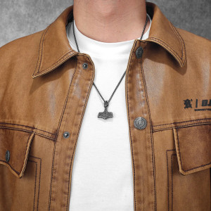Vue portee Collier Viking Marteau de Týr