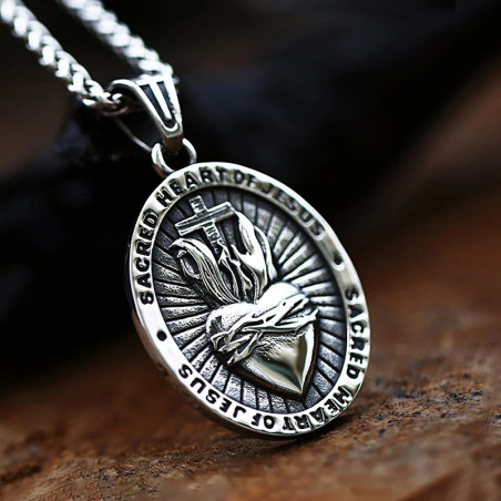 Vue de Face Collier Rock Gothique Médaillon Cœur Sacré "Flamme du Sacrifice"