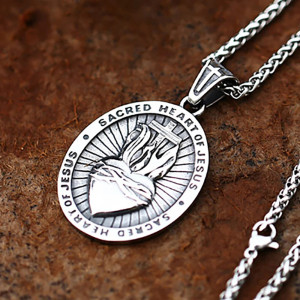 Collier Rock Gothique Médaillon Cœur Sacré "Flamme du Sacrifice"