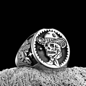 Magnifique Bague Tête de Mort “Crâne du Bandit Hors-la-Loi”