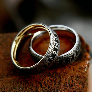 Bague Viking "Anneau Runique Noir Forgé" - 2 couleurs au choix !