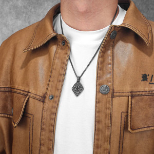 Vue Portee Collier Viking Rune des Anciens