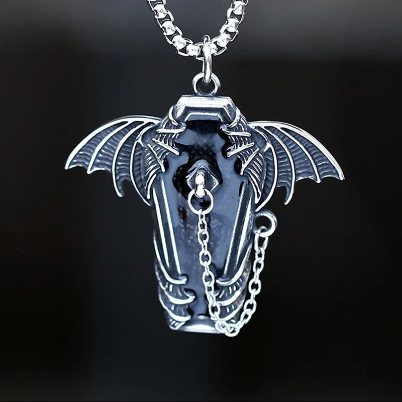 Collier Gothique Vampirique "Cercueil Ailé du Sang Éternel" Couleur Noir