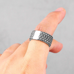 Vue Portee Bague Rock “Maille Indomptable”