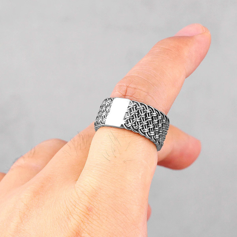 Vue Portee Bague Rock “Maille Indomptable”