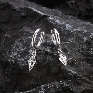 Magnifique Boucles d’Oreilles Rock Tribal Anneaux avec Pendentif Gravé
