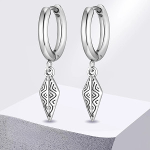 Détails des Boucles d’Oreilles Rock Tribal Anneaux avec Pendentif Gravé