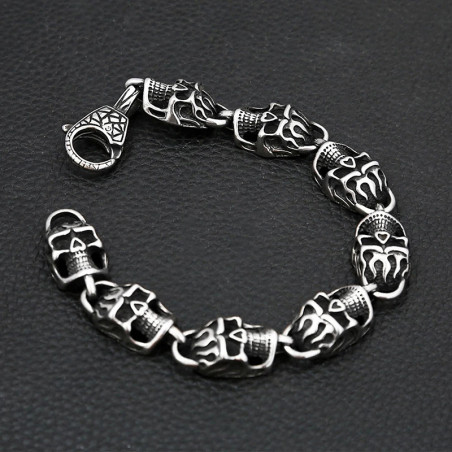 Vue detaille Bracelet Tête de Mort en Acier Biker "Chaîne de Crânes en Flammes"