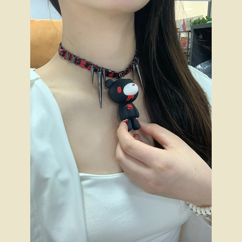 Vue Portee Collier Gothique Choker Ours Profané - Innocence Sous Clous