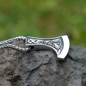 Vue de Cote Collier Viking Odal Ancestral