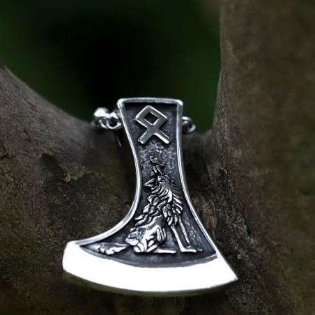 Détails du Collier Viking Odal Ancestral