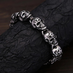 Avant Bracelet Tête de Mort Gothique en Acier "Chaîne de Crânes Pentagramme"
