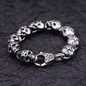 Vue Arrierre Bracelet Tête de Mort Gothique en Acier "Chaîne de Crânes Pentagramme"