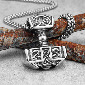 Vue de Face Collier Viking Mjölnir des Forgerons