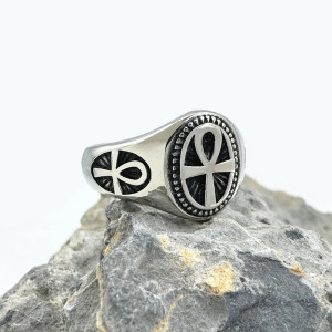 Vue de Cote Bague Rock "Ankh Héritage de l’Immortel" Couleur Argent