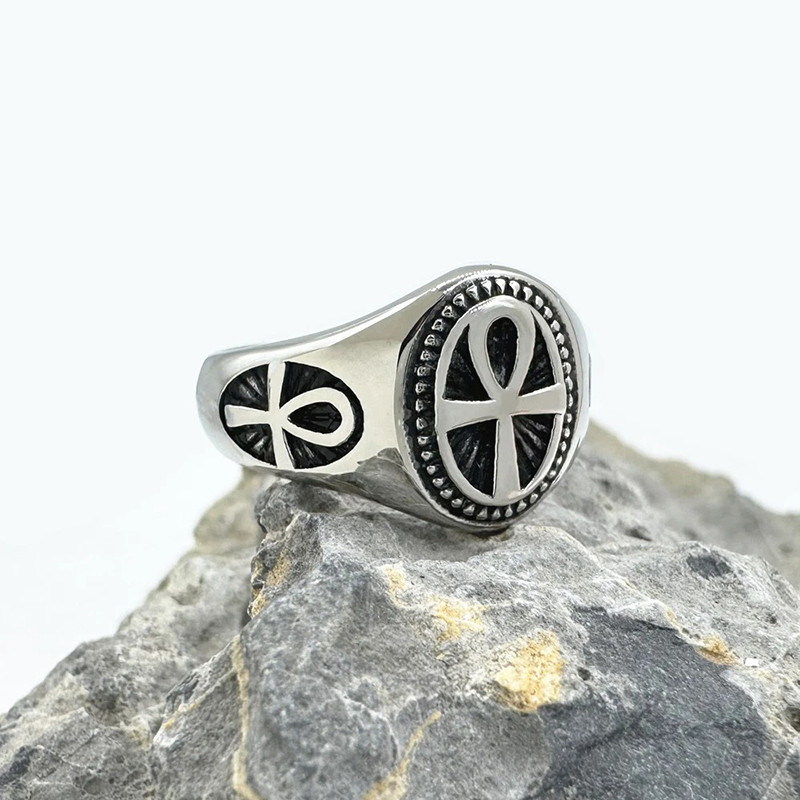 Vue de Cote Bague Rock "Ankh Héritage de l’Immortel" Couleur Argent