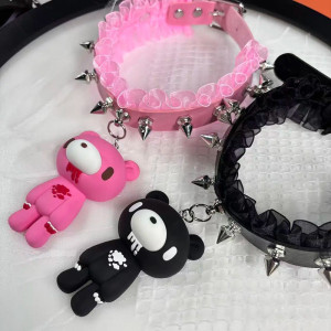 Vue de Cote Collection Chokers Gothiques - Ours Profané