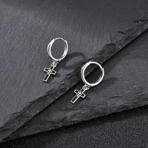 Vue de Face Boucles d’Oreilles Rock Croix Noire Rebelle