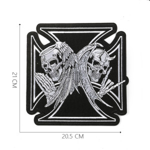 dimensions Grand Patch Tête de Mort Ange et Démon sur Croix de Fer -  21cm x 20.5cm