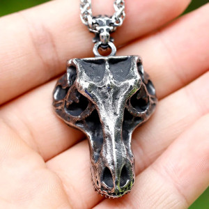 Collier Tête de Mort - Crâne Fossile du Prédateur Suprême