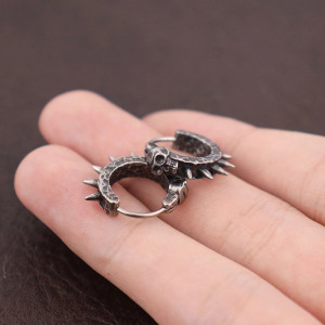 Boucles d’Oreilles Tête de Mort Rock Anneau Clouté