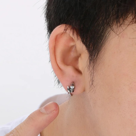Vue portées des Boucles d’Oreilles Tête de Mort Rock Cornes Rebelles